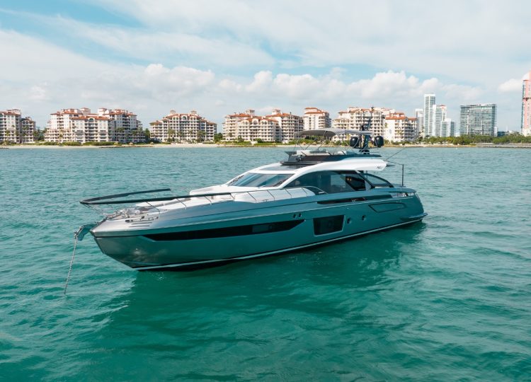 Charter yacht Azimut 82 in Miami.