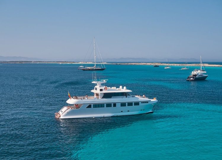 Event yacht Explorer 92 Luxe in Barcelona.